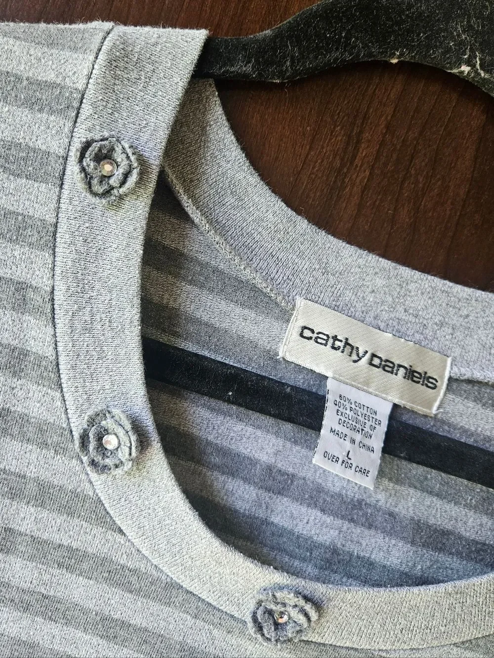 Cathy Daniels Light Gray Striped Knit Top with Floral Accents Size Large